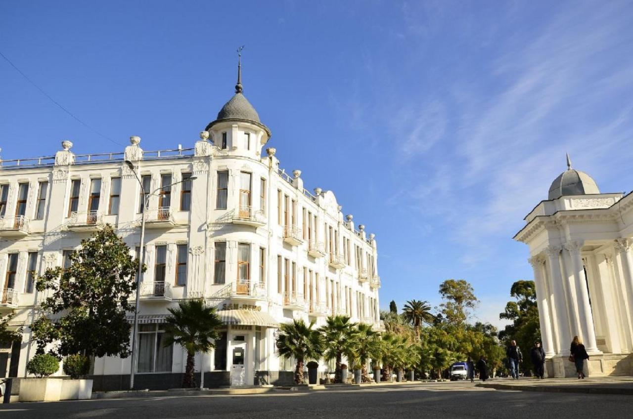Ritsa Hotel Soechoemi Buitenkant foto