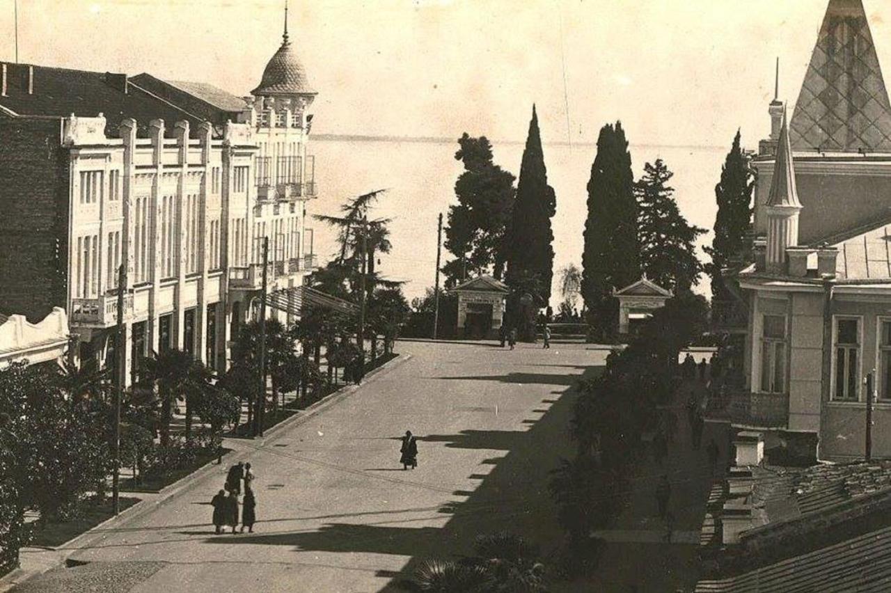 Ritsa Hotel Soechoemi Buitenkant foto