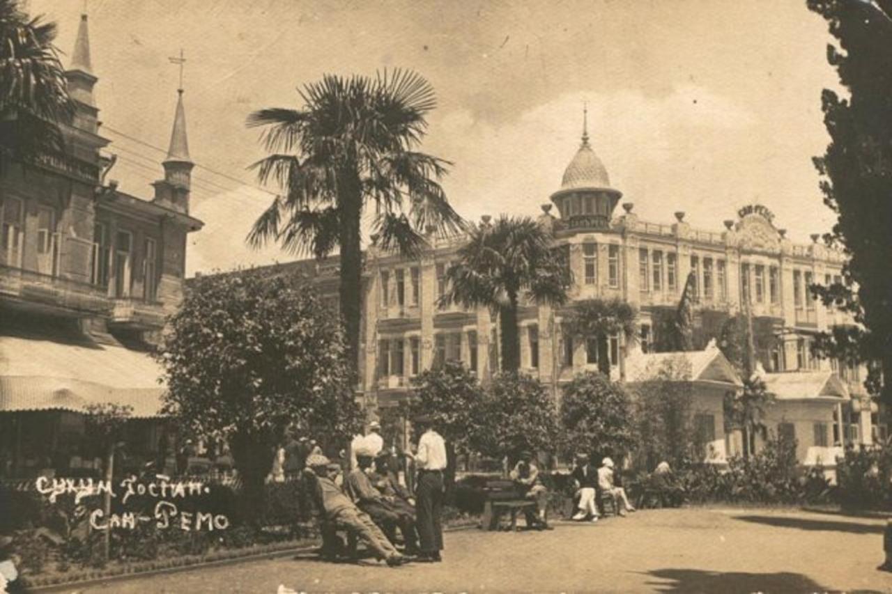 Ritsa Hotel Soechoemi Buitenkant foto