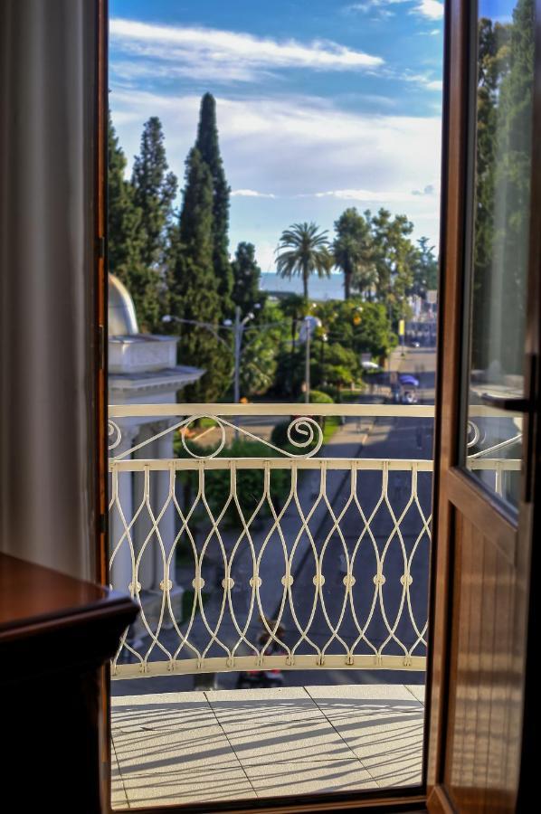 Ritsa Hotel Soechoemi Buitenkant foto