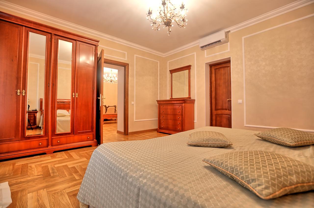 Ritsa Hotel Soechoemi Buitenkant foto