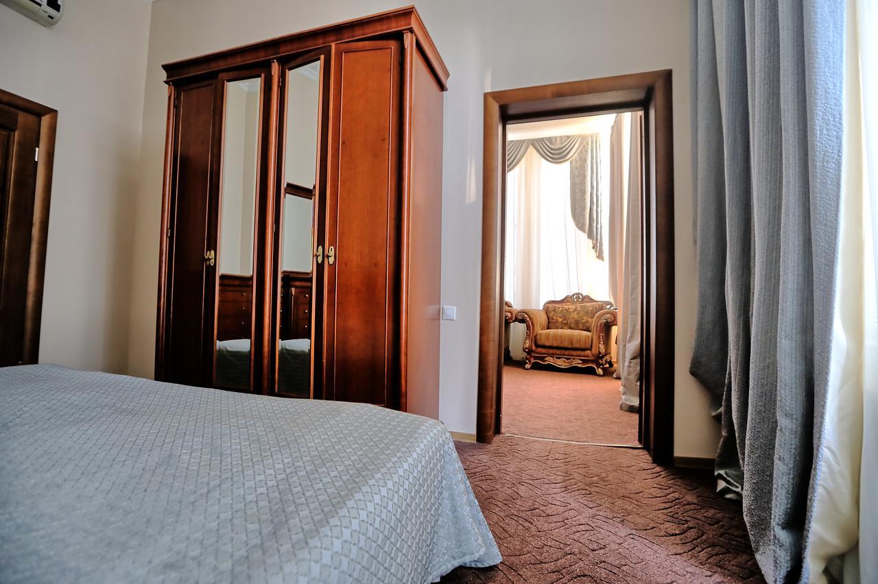 Ritsa Hotel Soechoemi Buitenkant foto