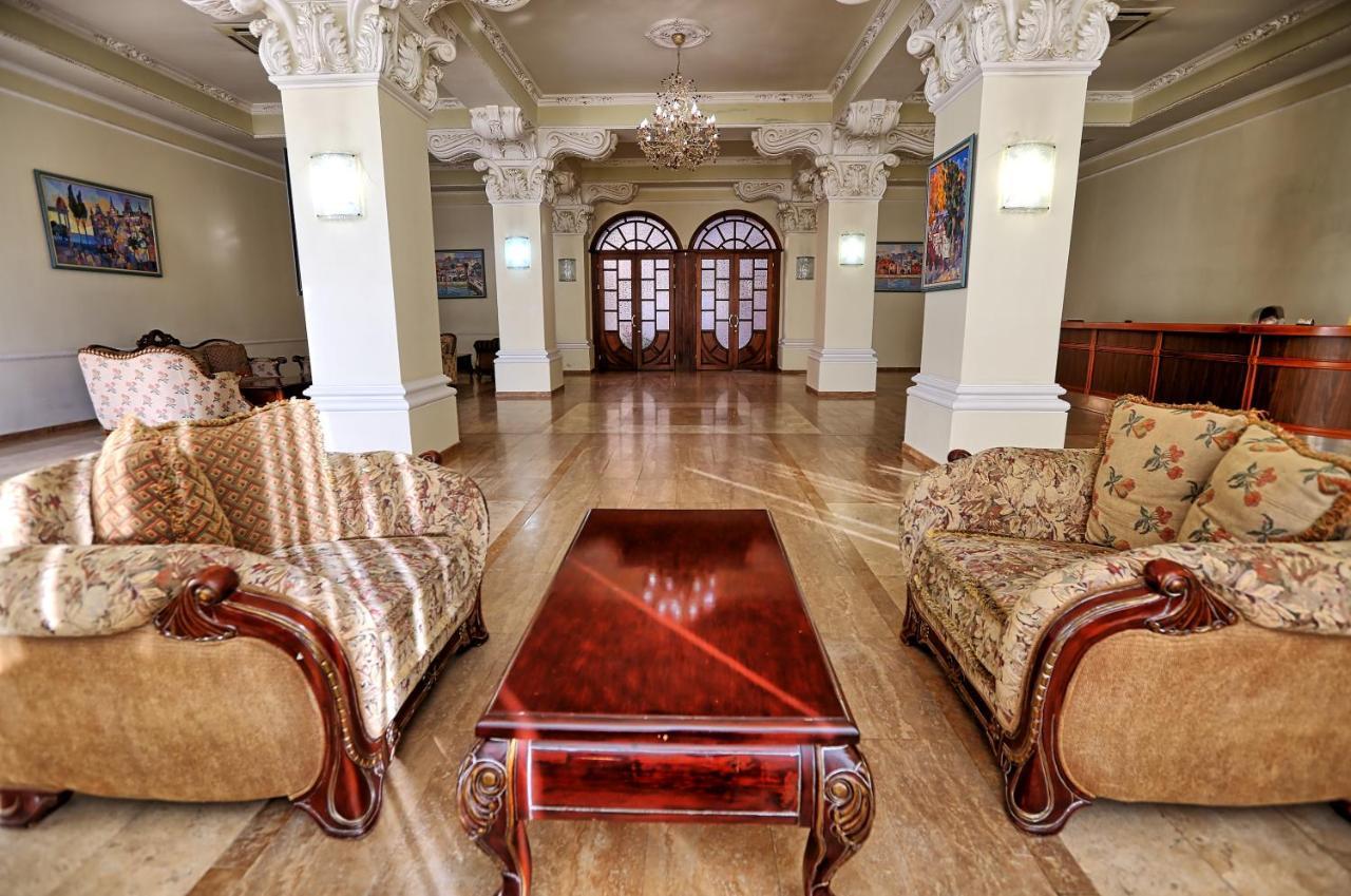 Ritsa Hotel Soechoemi Buitenkant foto