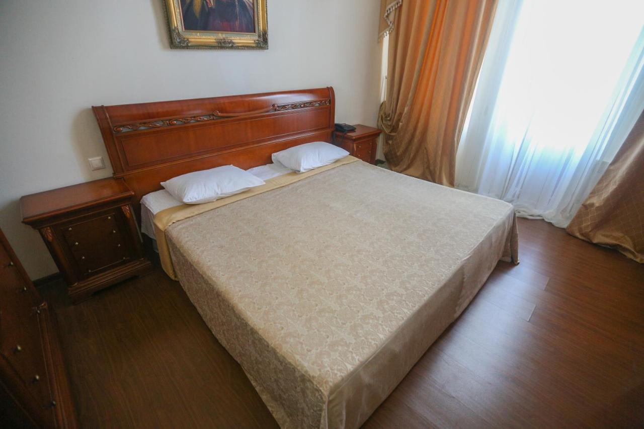 Ritsa Hotel Soechoemi Buitenkant foto